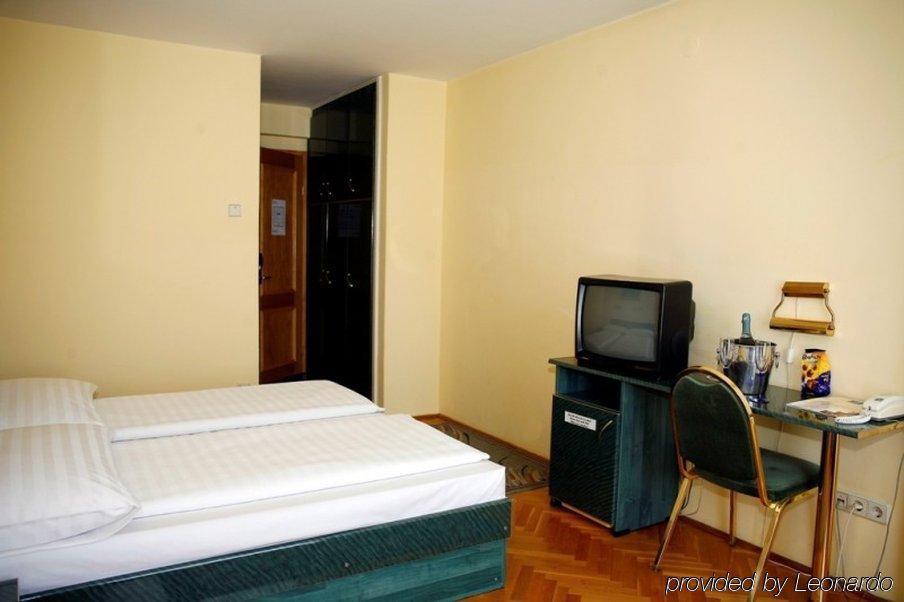 Hotel Bara Budapest Room photo